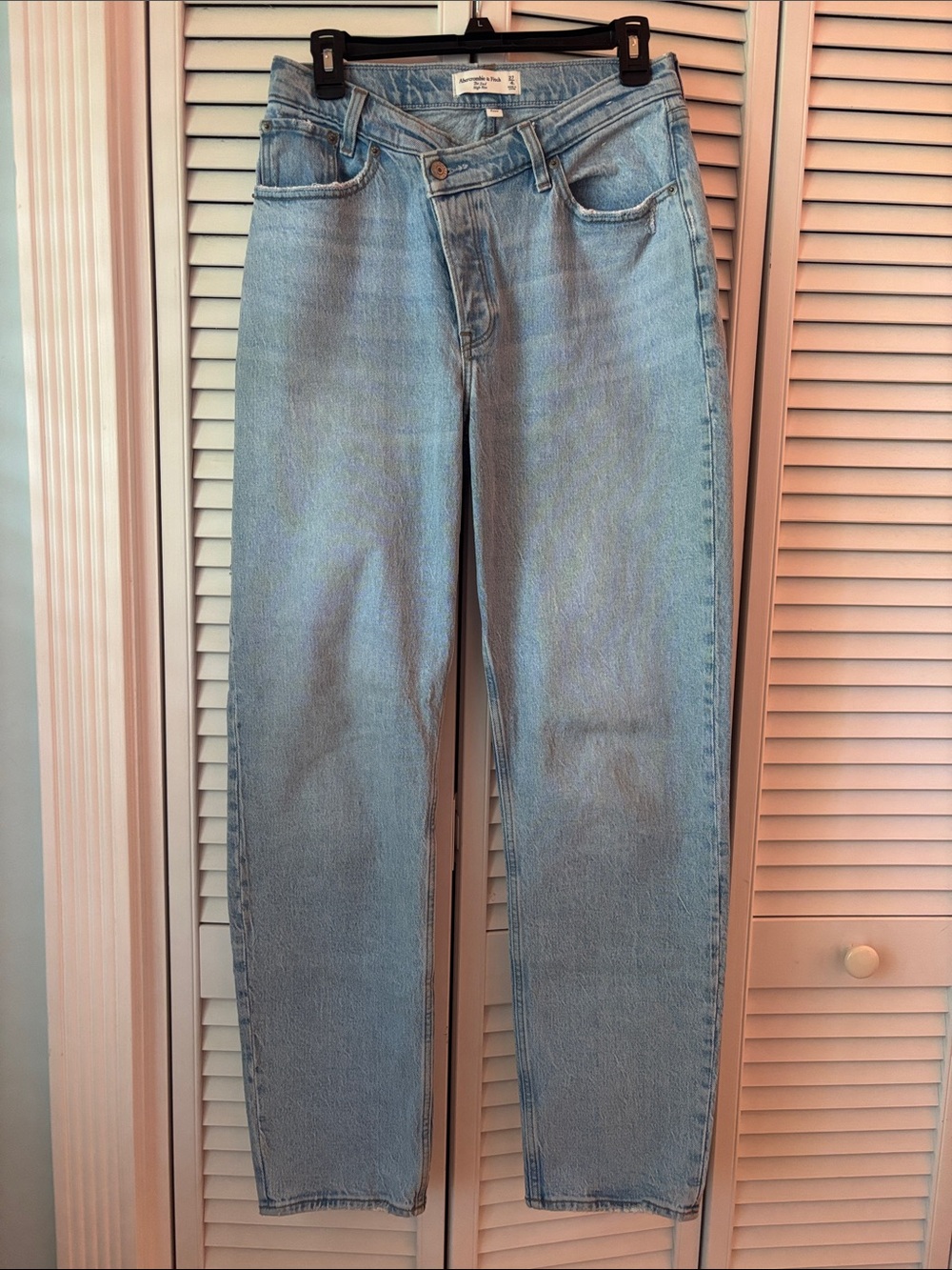 Abercrombie & Fitch ⭐️ 
The Dad High Rise Jeans